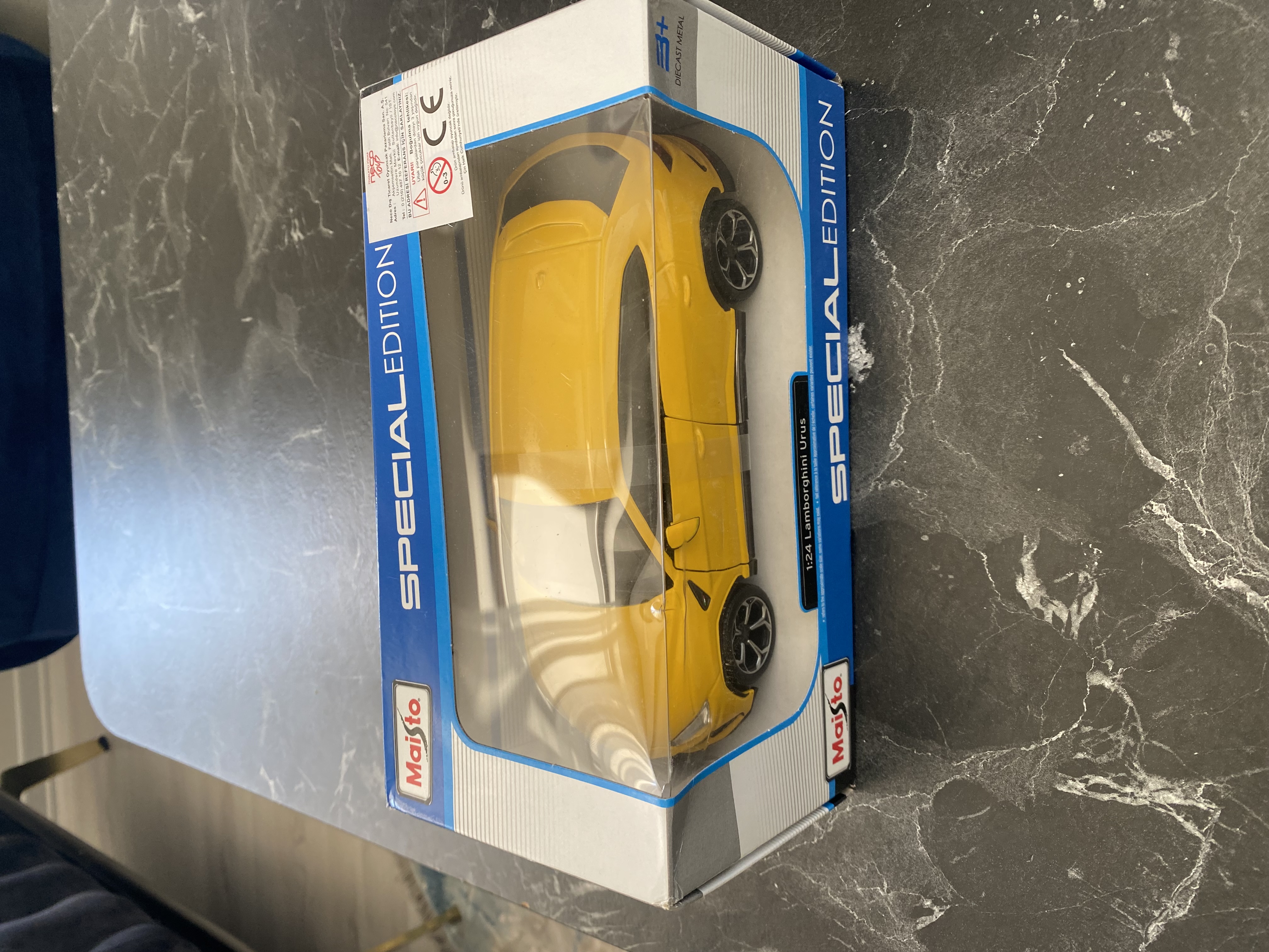 Maisto 1:24 Lamborghini Urus Model Araba - Sarı